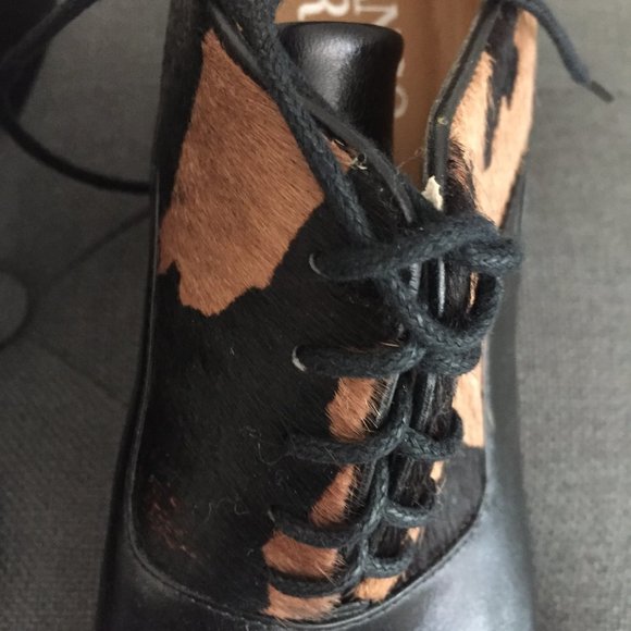 On Trend Franco Sarton Oxford Heels NWT Size 7 Black Leather w/Animal Accent - Picture 5 of 6